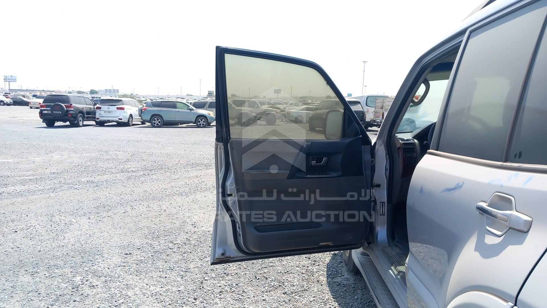 2006 MITSUBISHI PAJERO VIN: JMYLRV73W6J713137