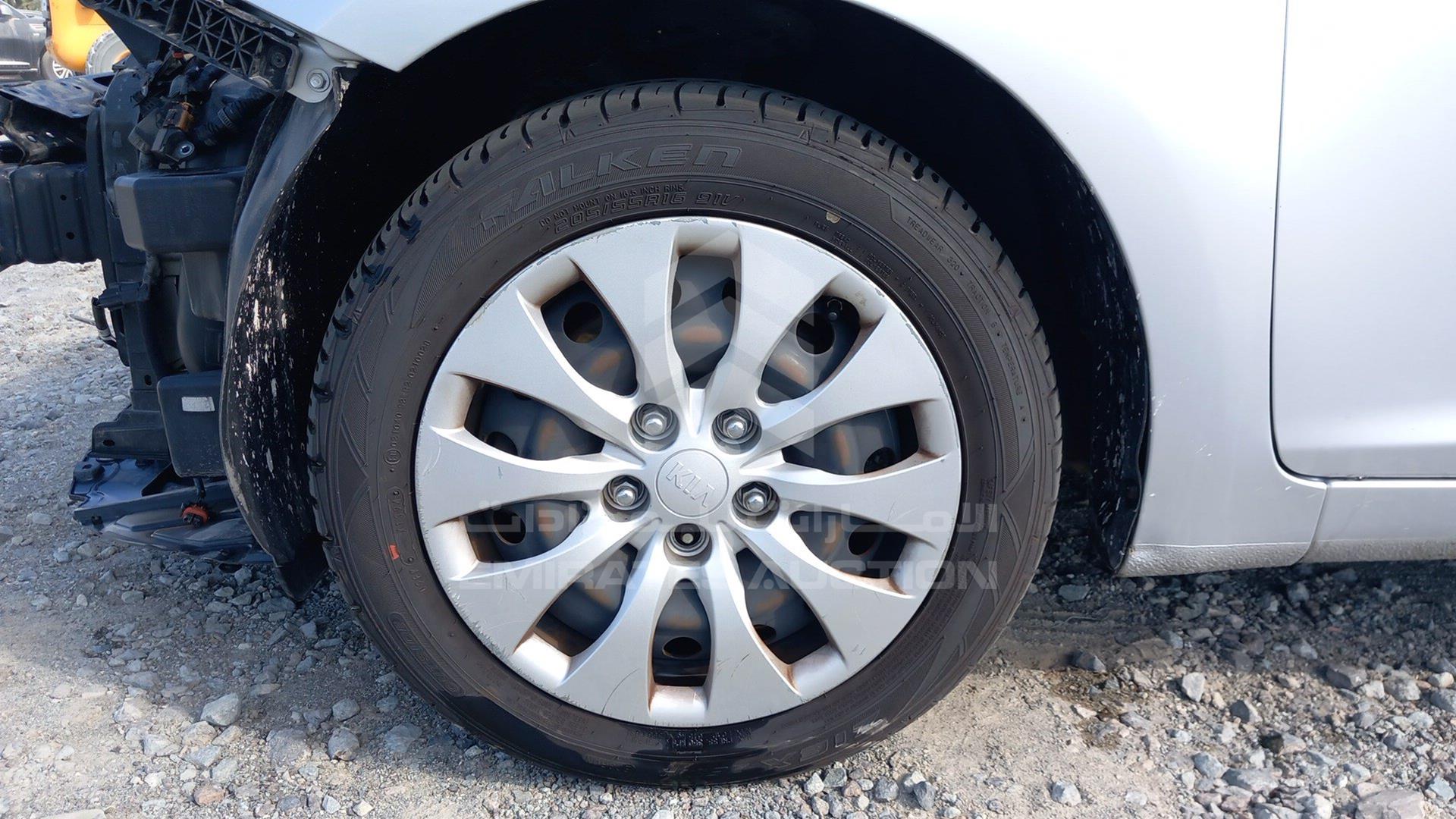 2018 KIA CARENS VIN: KNAHT8111J7187593