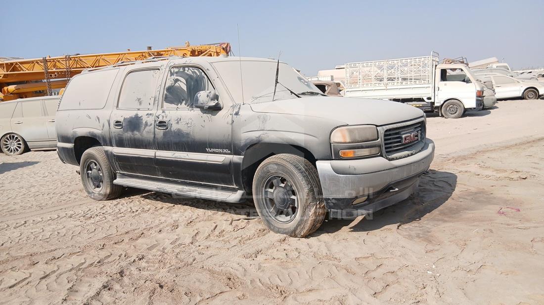 2005 GMC Yukon — Front Right Angle — Photo 9