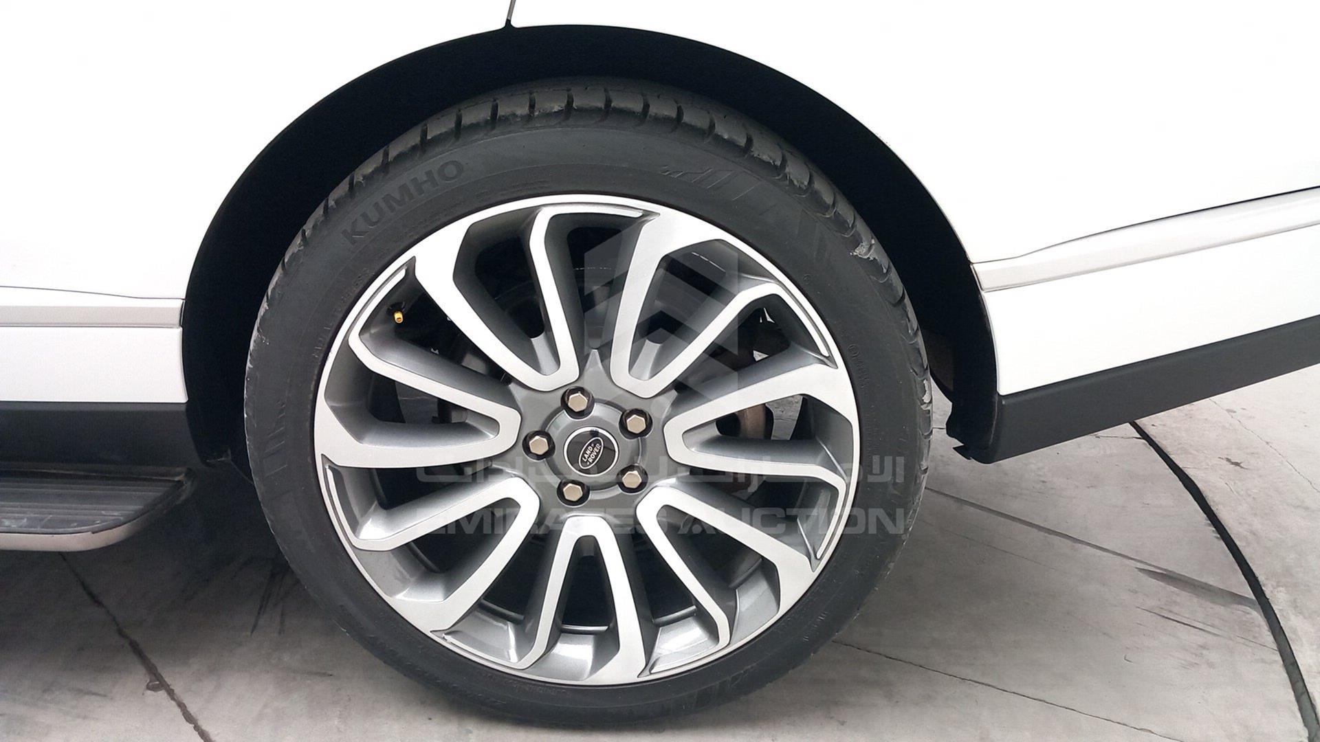 2015 RANGE ROVER VOGUE VIN: SALGA2DF3FA220010