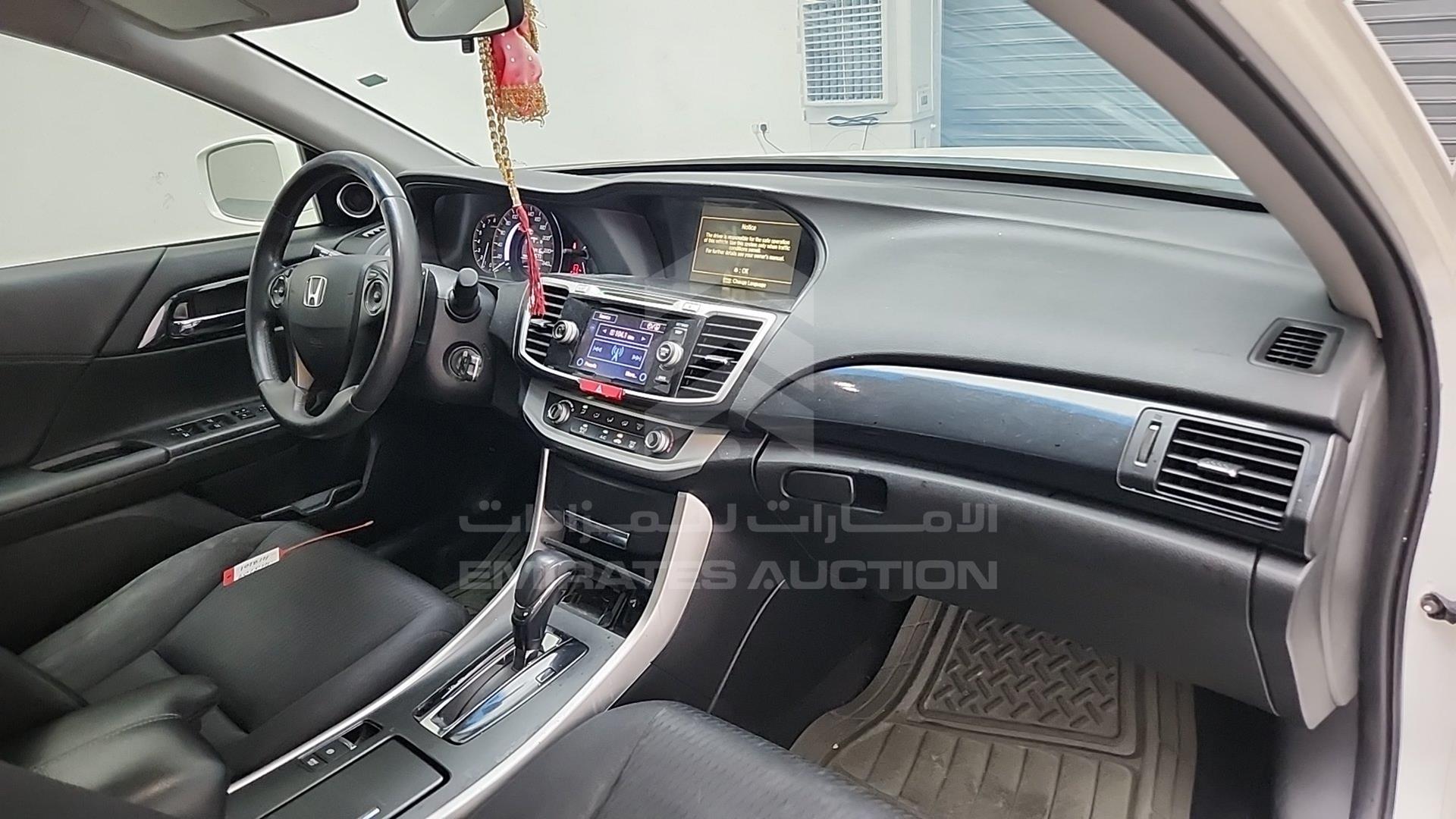 2016 HONDA ACCORD VIN: LUCCR2647G3413109