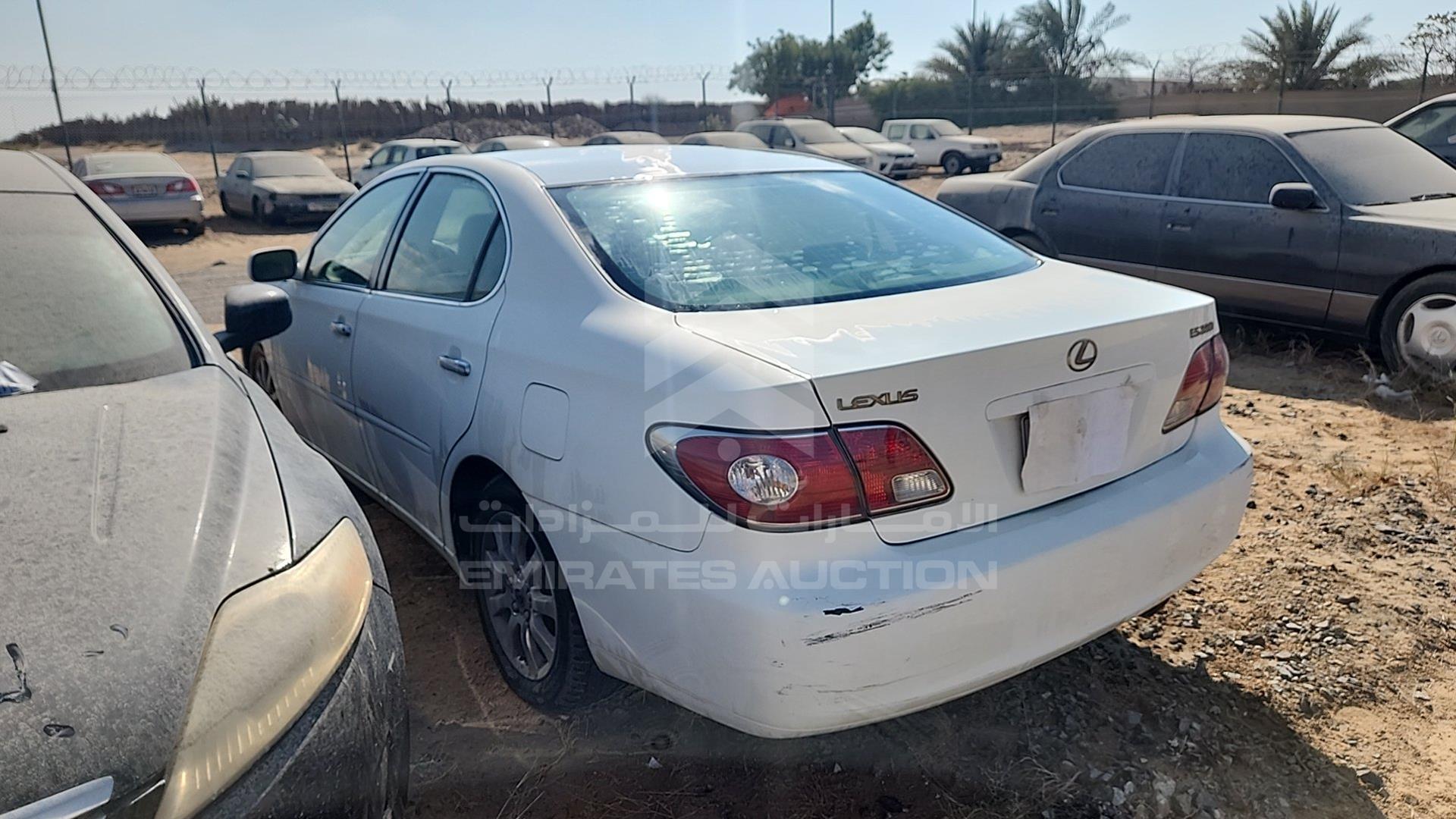 2004 LEXUS ES 330 VIN: JTHBA30GX40014030