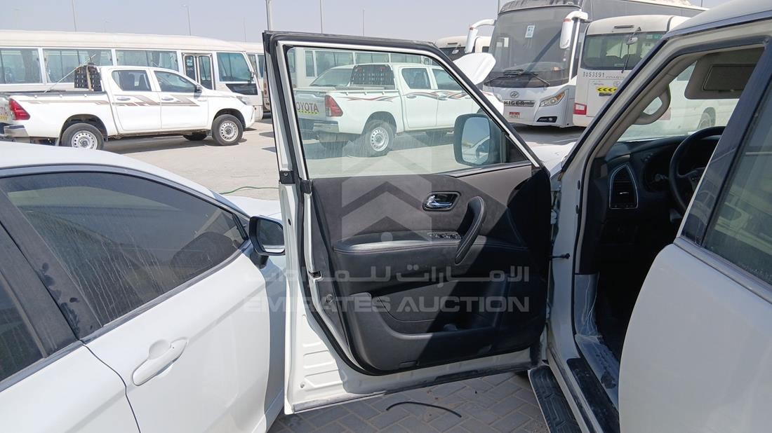 نيسان باترول 2019 — الباب الأمامي الأيسر — صورة 11