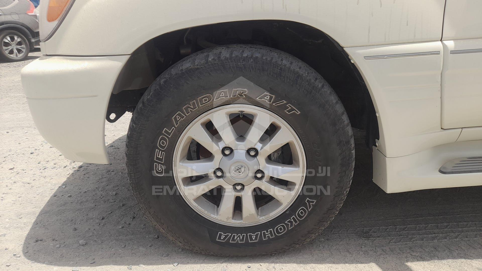 2000 LEXUS LX 470 VIN: JT6HT00W5Y0101679