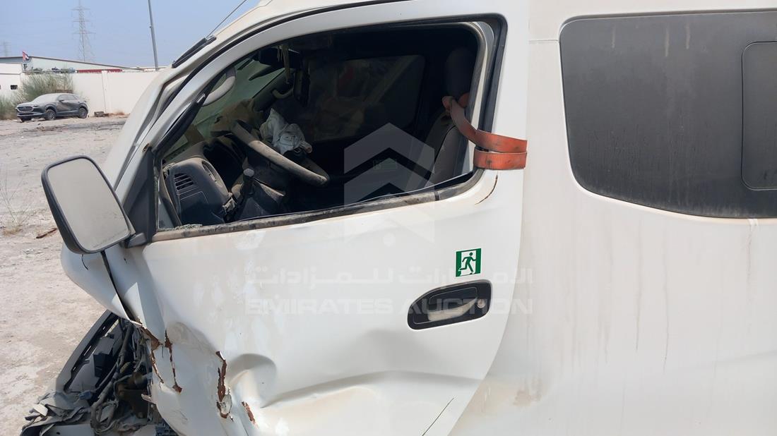 نيسان أورفان 2024 — الباب الأمامي الأيسر — صورة 9