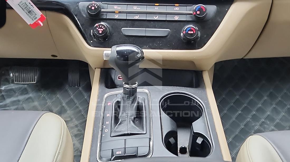 2016 Kia Carnival — Gear View — Photo 17