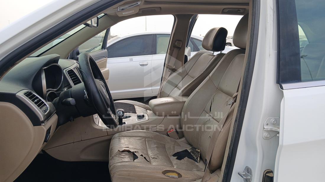 2014 Jeep Grand Cherokee — Front Left Driver Seat View — Photo 16