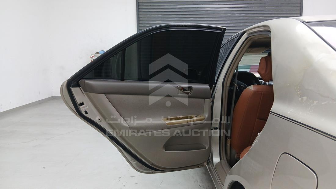 تويوتا كامري 2004 — الباب الخلفي الأيسر — صورة 22