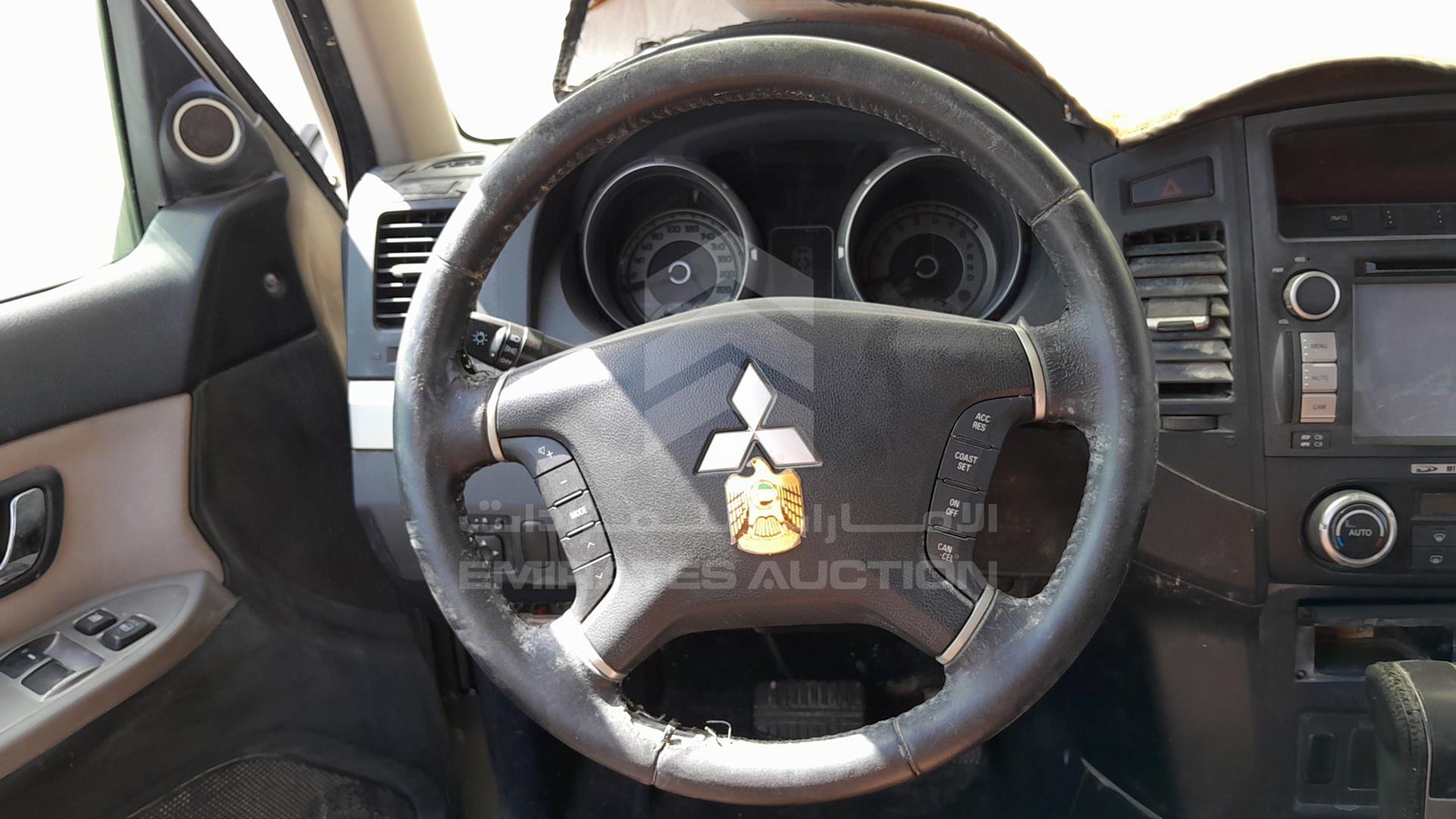 2010 MITSUBISHI PAJERO VIN: JMYMRV85WAJ701504