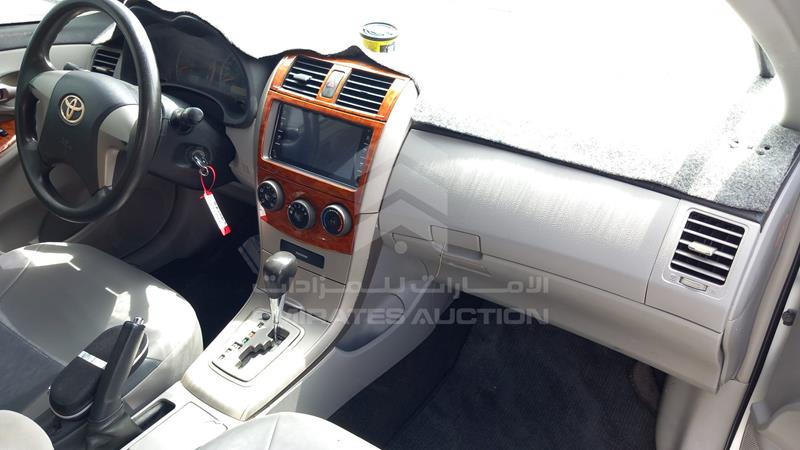 RKLBC42E7B4582063 Auction: EmiratesAuction Lot: 404958 RKLBC42E7B4582063 Toyota Corolla 2011 SILVER Photo 24