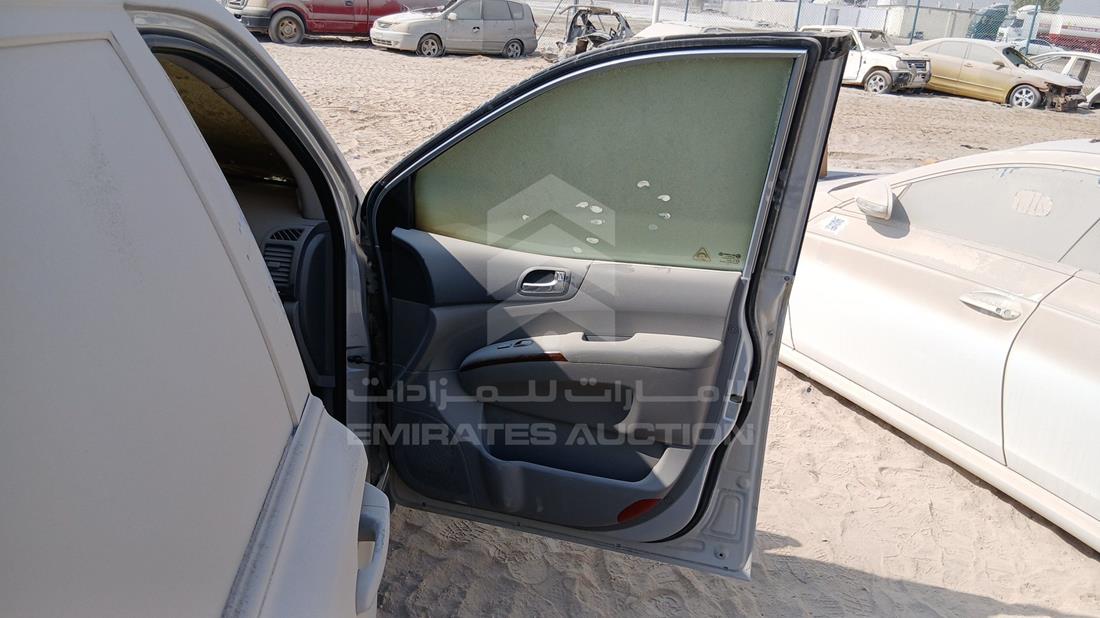 كيا كرنفال 2009 — الباب الأمامي الأيمن — صورة 25