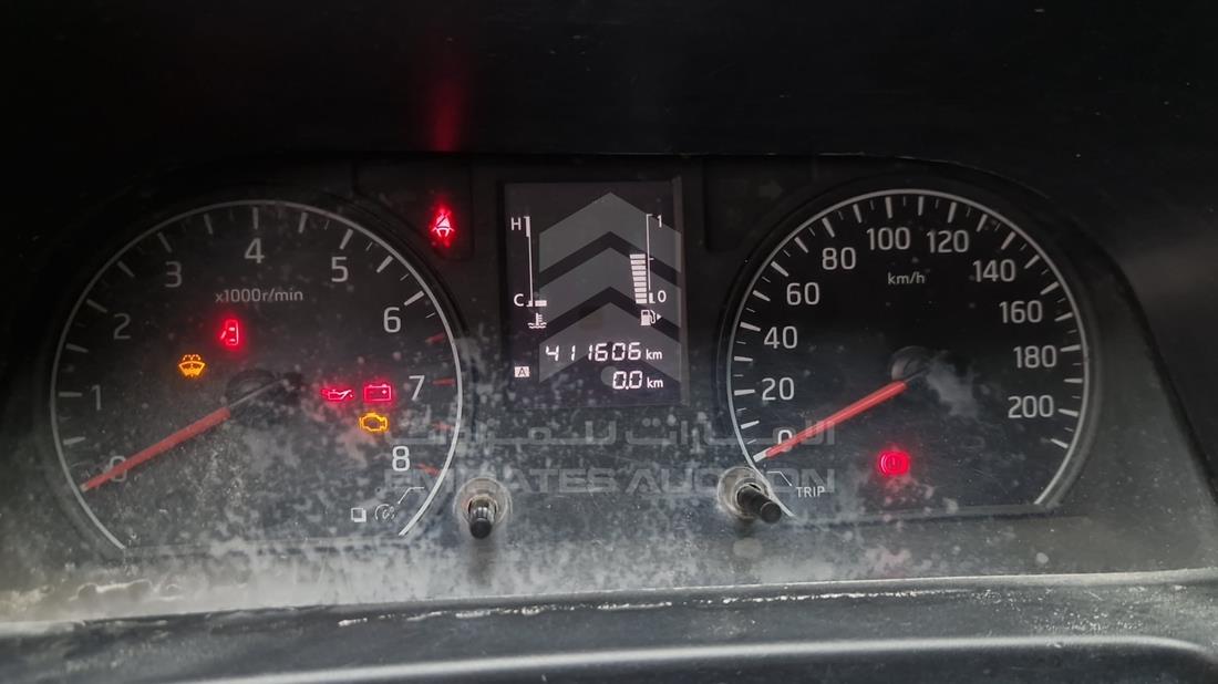 2015 Nissan Urvan — Speedometer & RPM Gauges — Photo 9