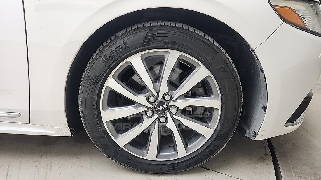 لينكولن Continental 2017 — الإطار الأمامي الأيمن — صورة 35