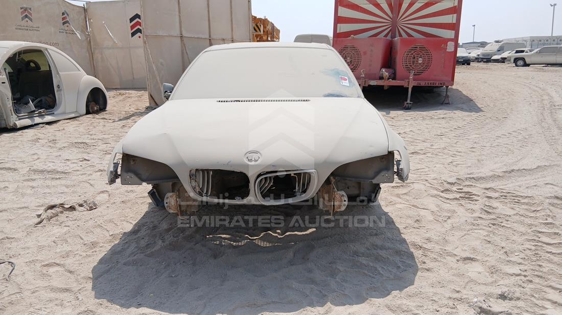 بي ام دبليو 325 2004 — الزاوية الأمامية بالكامل — صورة 1