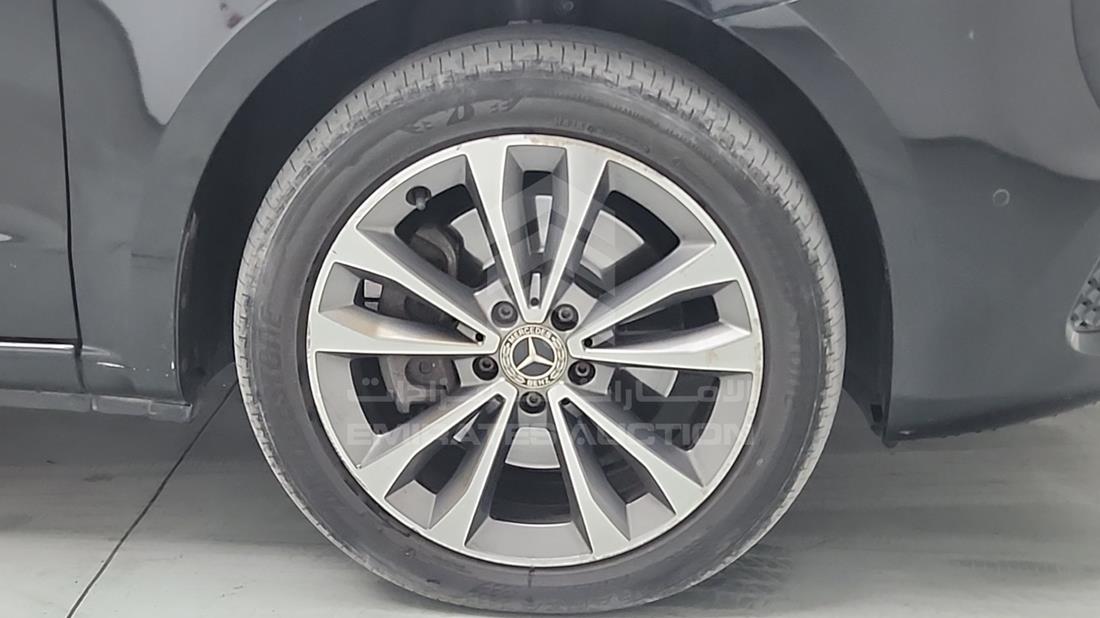 مرسيدس V 250 2021 — الإطار الأمامي الأيمن — صورة 31