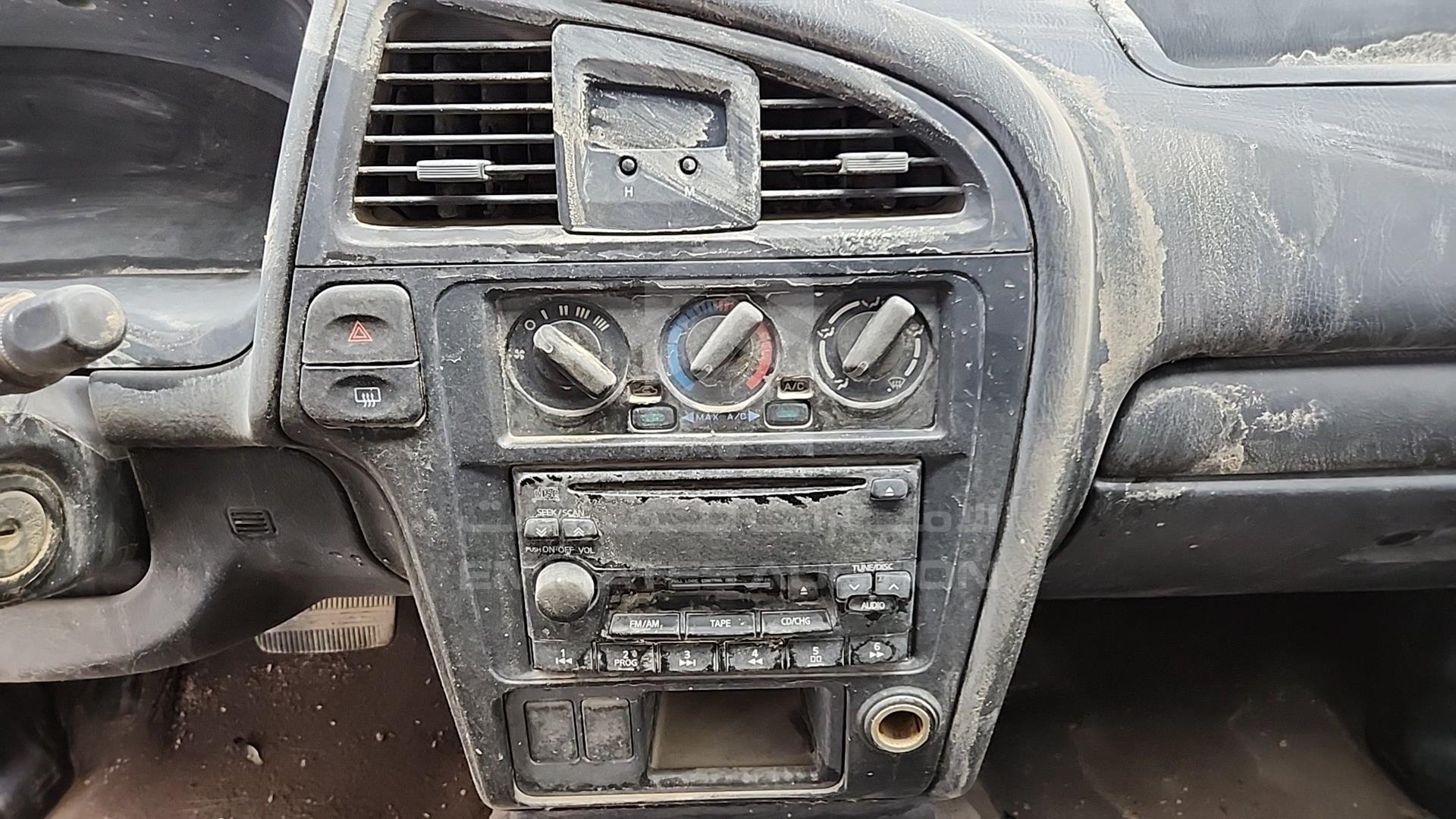 2004 NISSAN PATHFINDER VIN: JN8DR05Y34W700429