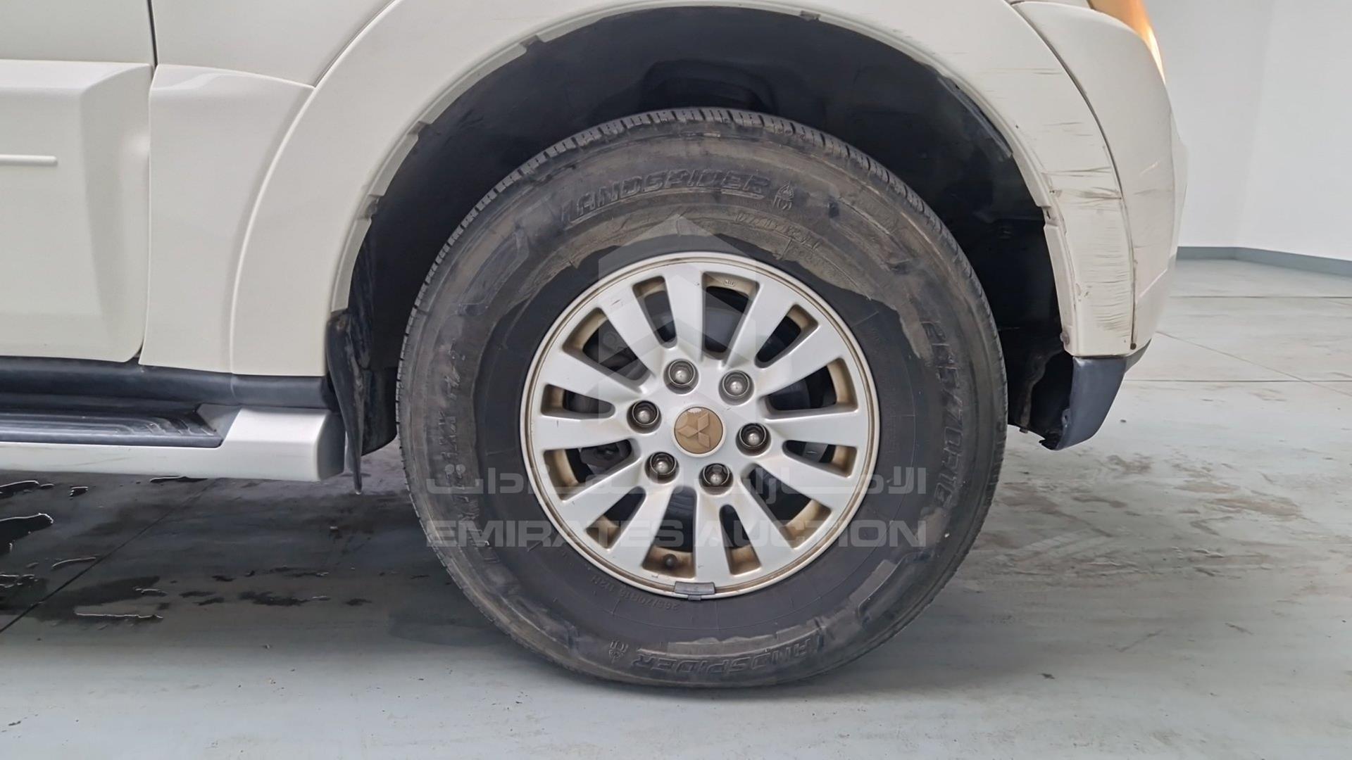2011 MITSUBISHI PAJERO VIN: JMYLRV95WBJ708816