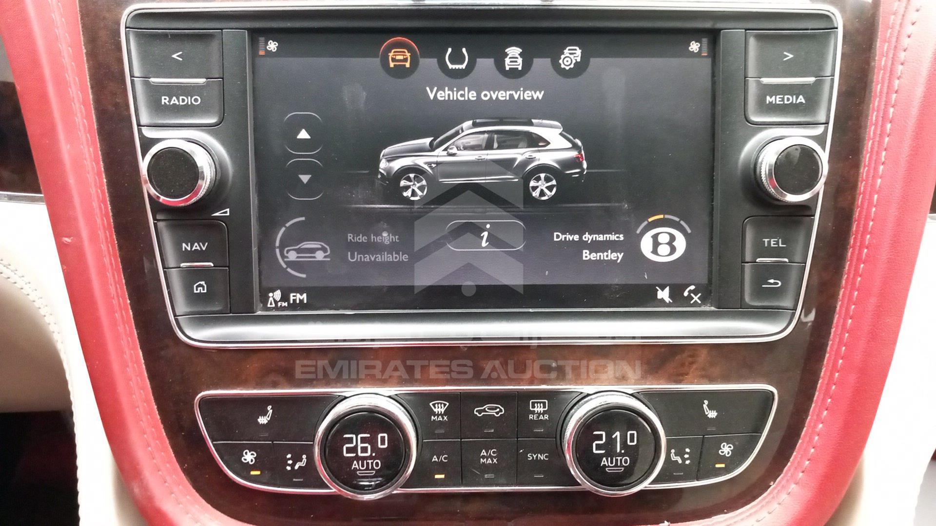 2018 BENTLEY BENTAYGA VIN: SJAAF1ZV8JC018402