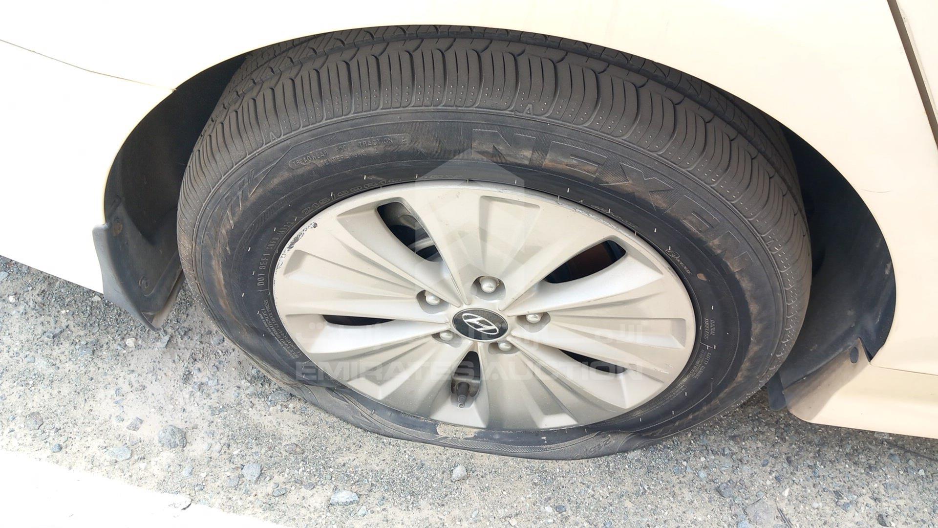 2019 HYUNDAI SONATA VIN: KMHE24132KA092933