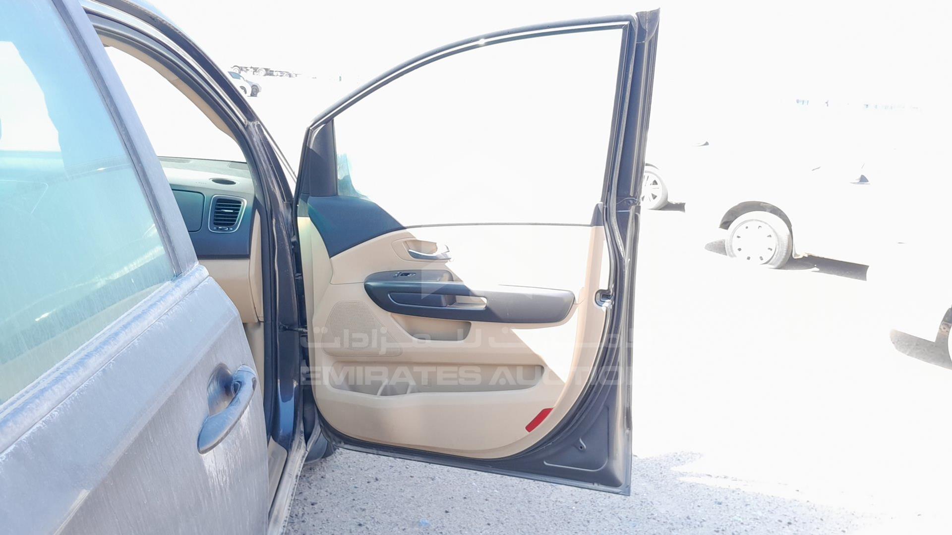 2018 KIA CARNIVAL VIN: KNAMB8121J6416239