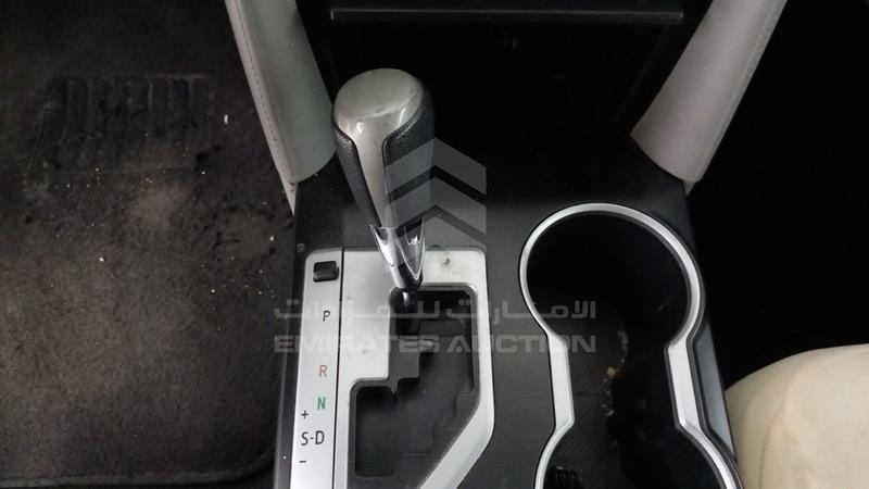 6T1BF9FKXFX534305 Auction: EmiratesAuction Lot: 413777 6T1BF9FKXFX534305 Toyota Camry 2015 WHITE Photo 17
