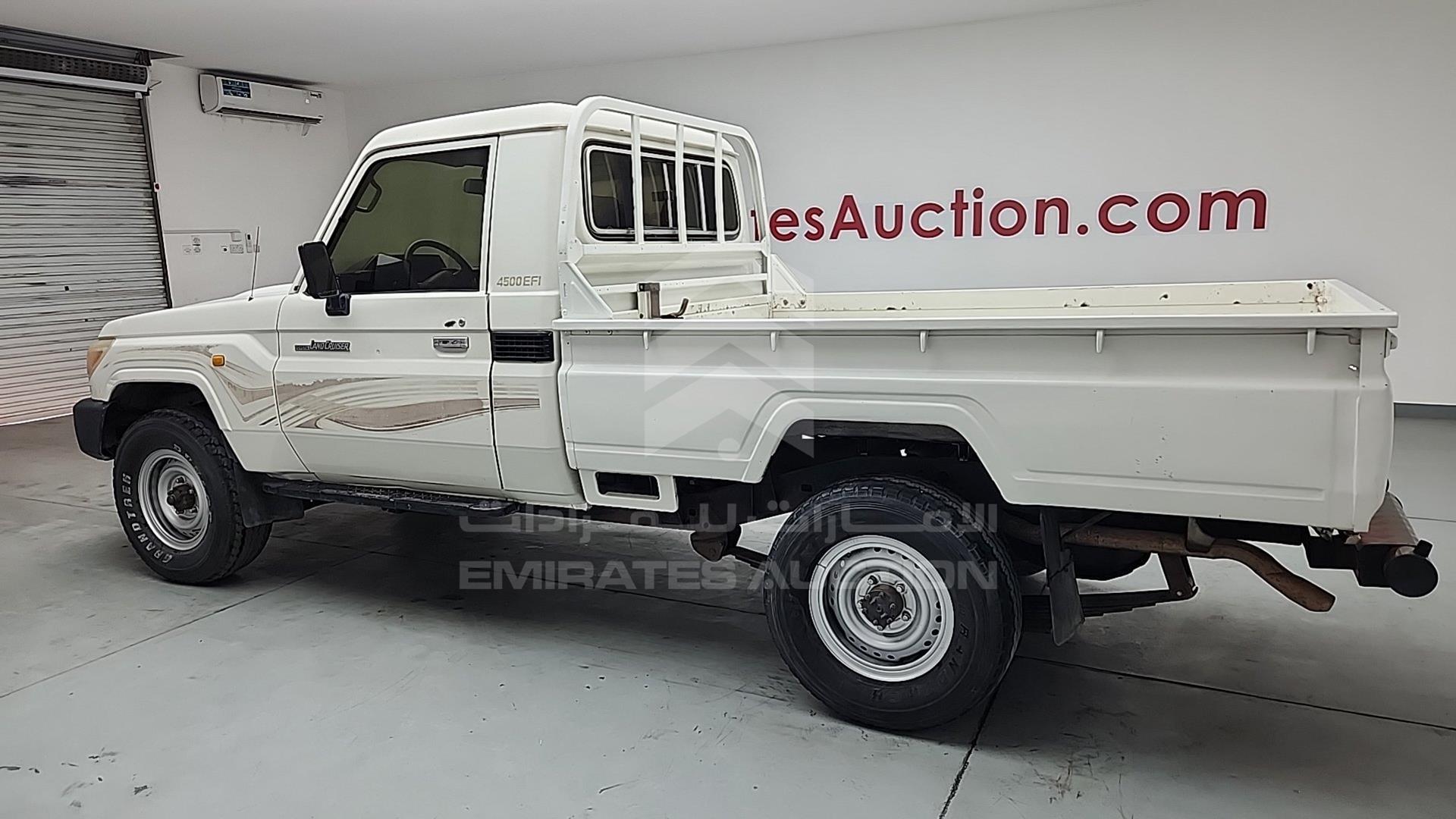 2008 TOYOTA LAND CRUISER PICKUP VIN: JTFLJ71J888015795
