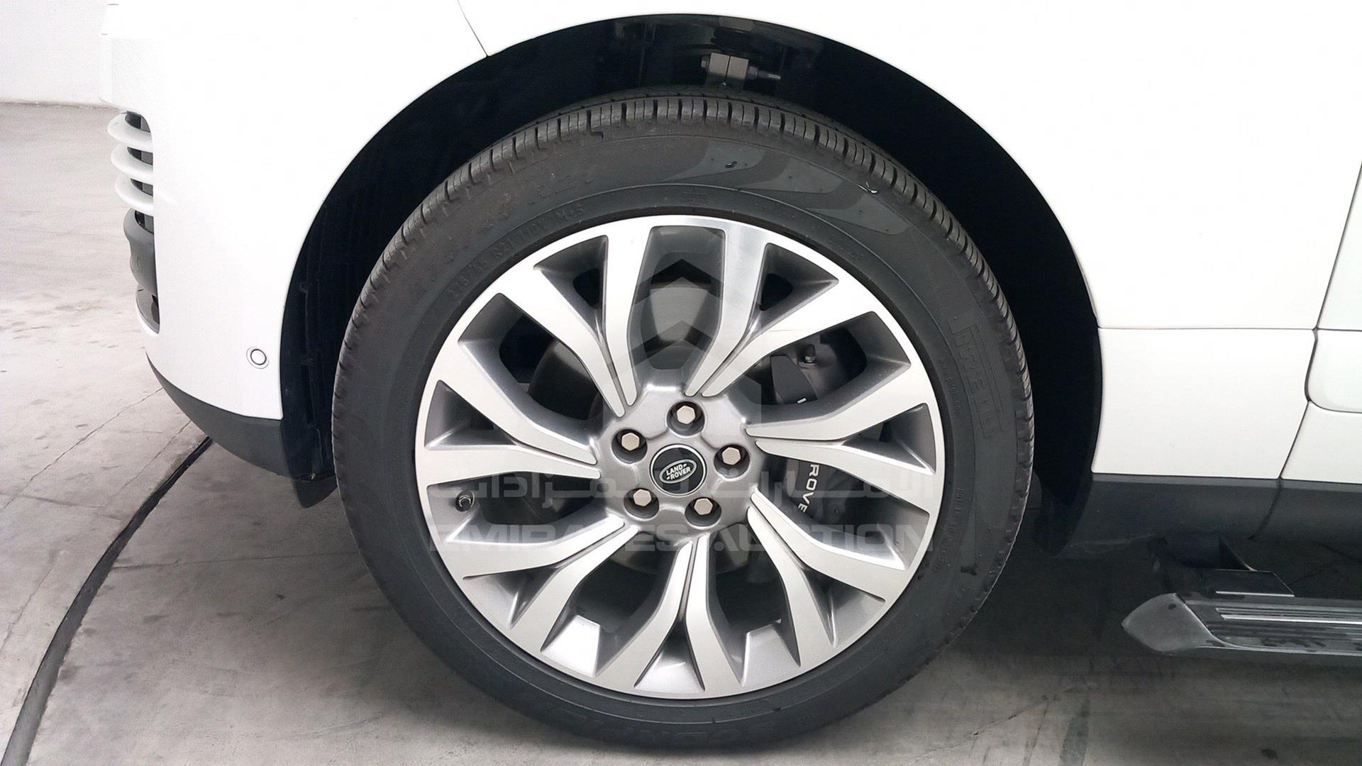 2018 RANGE ROVER HSE VIN: SALGA2BV0JA389243
