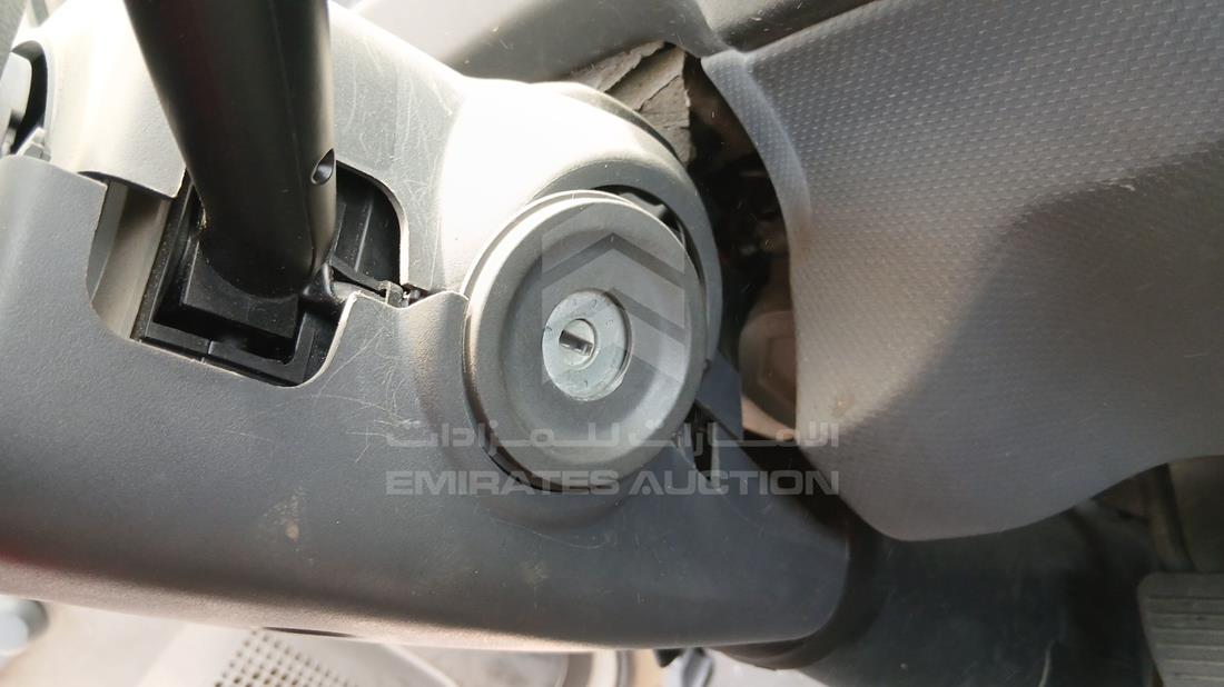 2009 Isuzu Reward NP — Keys — Photo 4