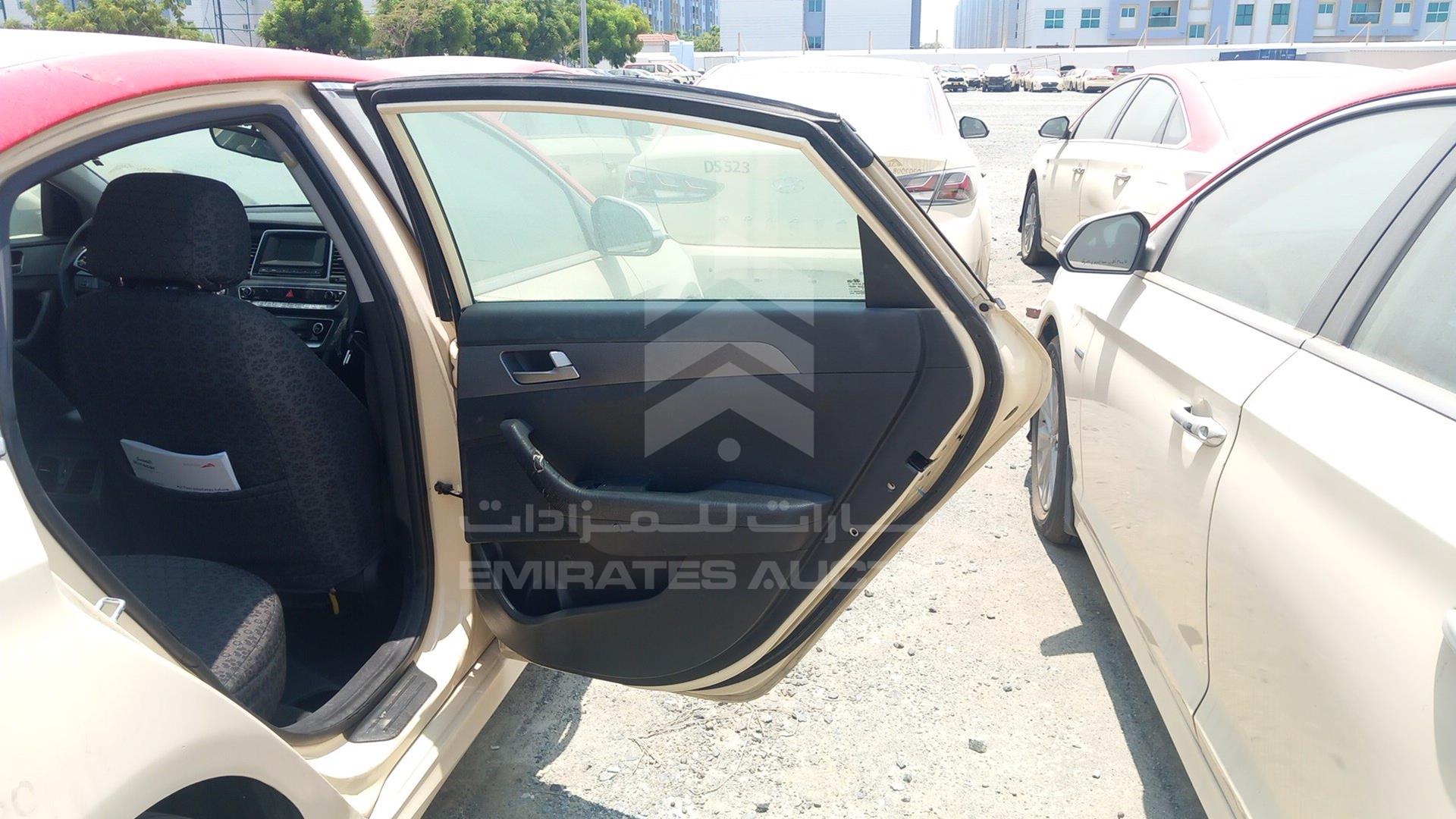 2018 HYUNDAI SONATA VIN: KMHE24138JA082115