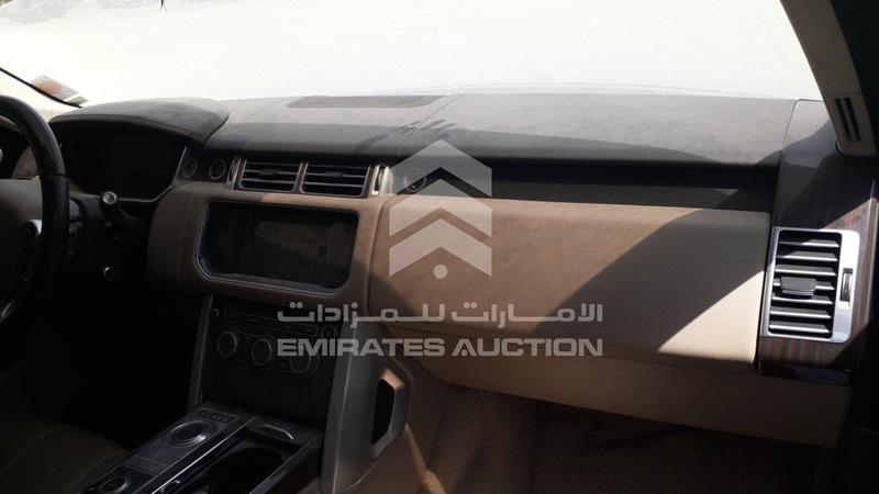 SALGA2DF9GA260951 Auction: EmiratesAuction Lot: 408501 SALGA2DF9GA260951 Range Rover Vogue 2016 BLACK Photo 24