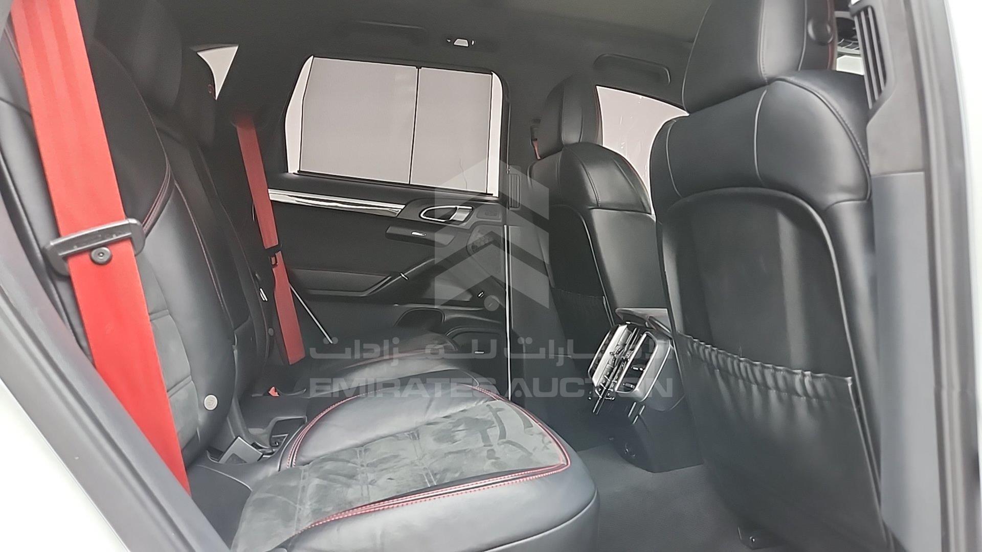 2014 PORSCHE CAYENNE GTS VIN: WP1ZZZ92ZELA73608