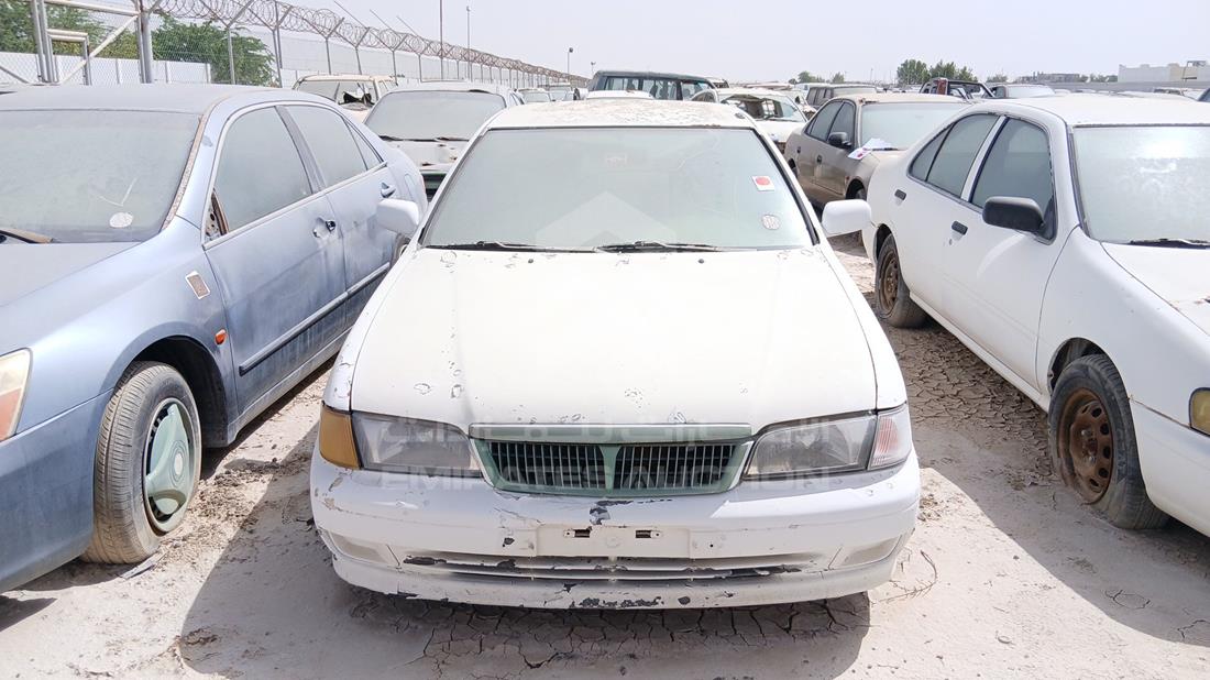 نيسان صني 2000 — الزاوية الأمامية بالكامل — صورة 1