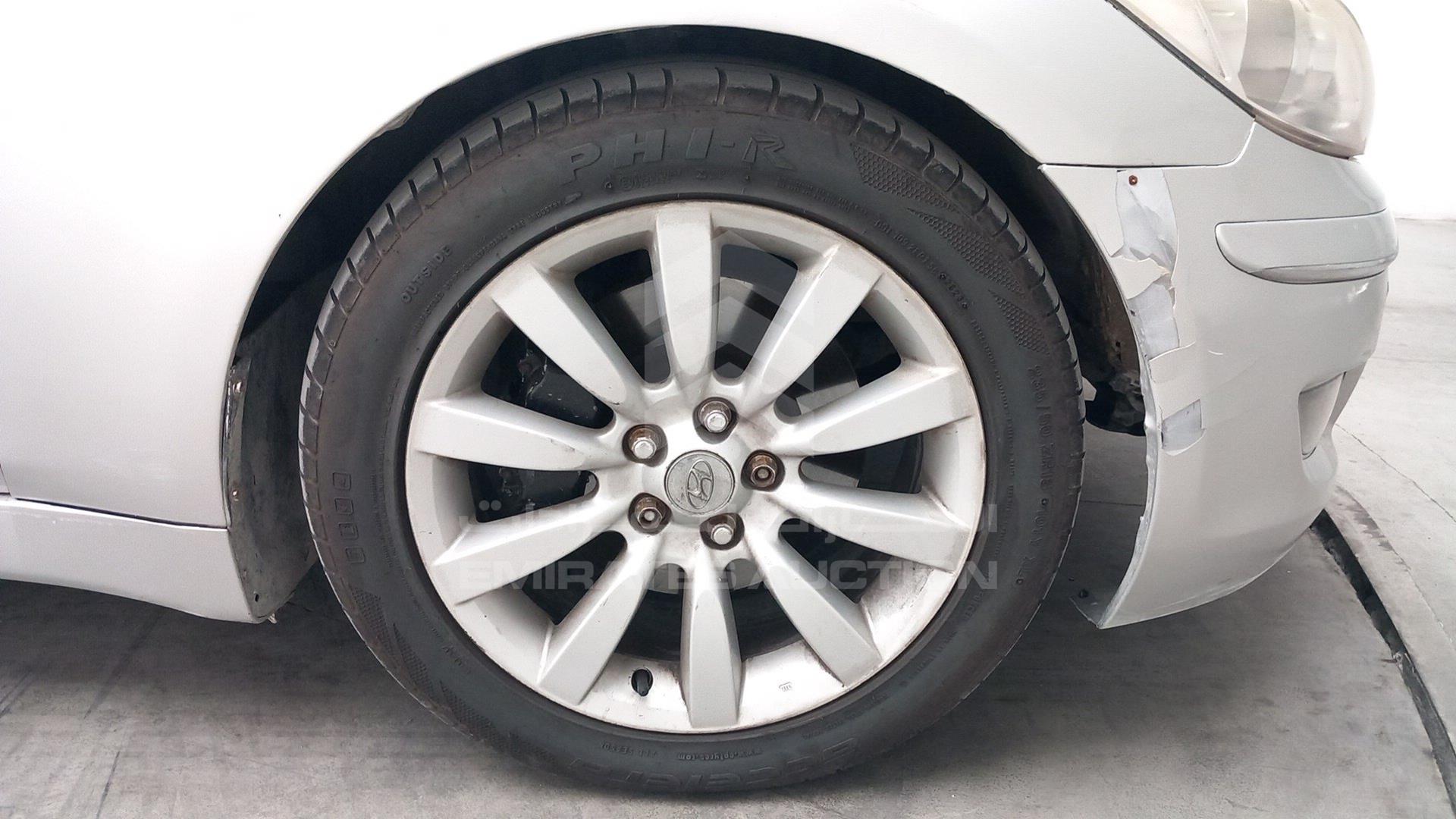 2011 HYUNDAI GENESIS VIN: KMHGC4DF3BU124072