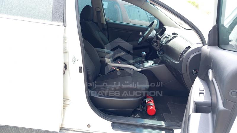 U5YPB81A5FL528920 Auction: EmiratesAuction Lot: 404941 U5YPB81A5FL528920 Kia Sportage 2015 WHITE Photo 24