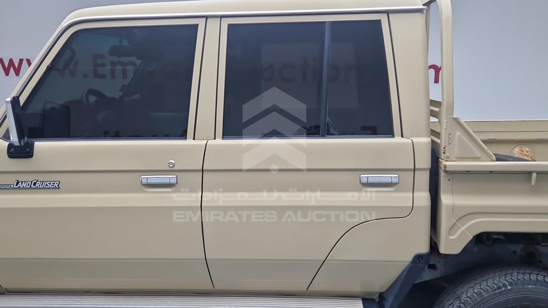 2018 TOYOTA LAND CRUISER VIN: JTFBU71J6J7069756