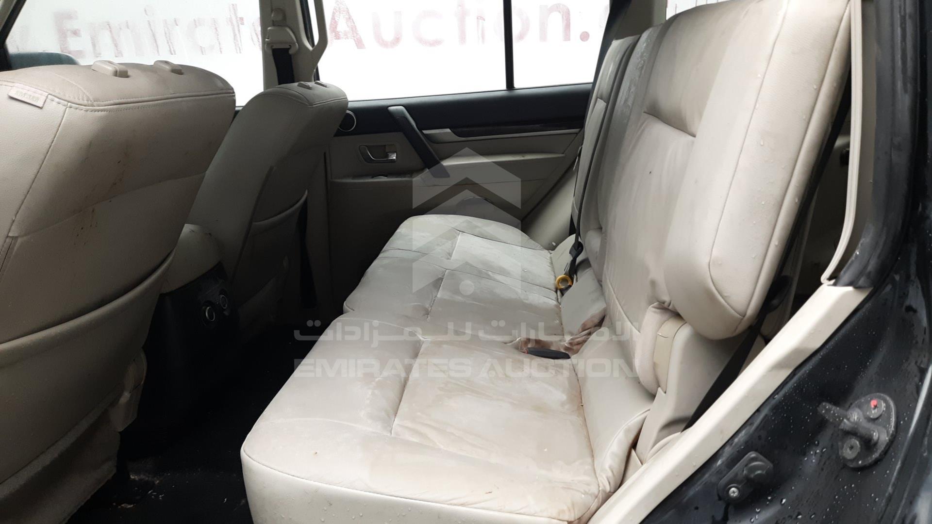 2011 MITSUBISHI PAJERO VIN: JMYLRV95WBJ709201