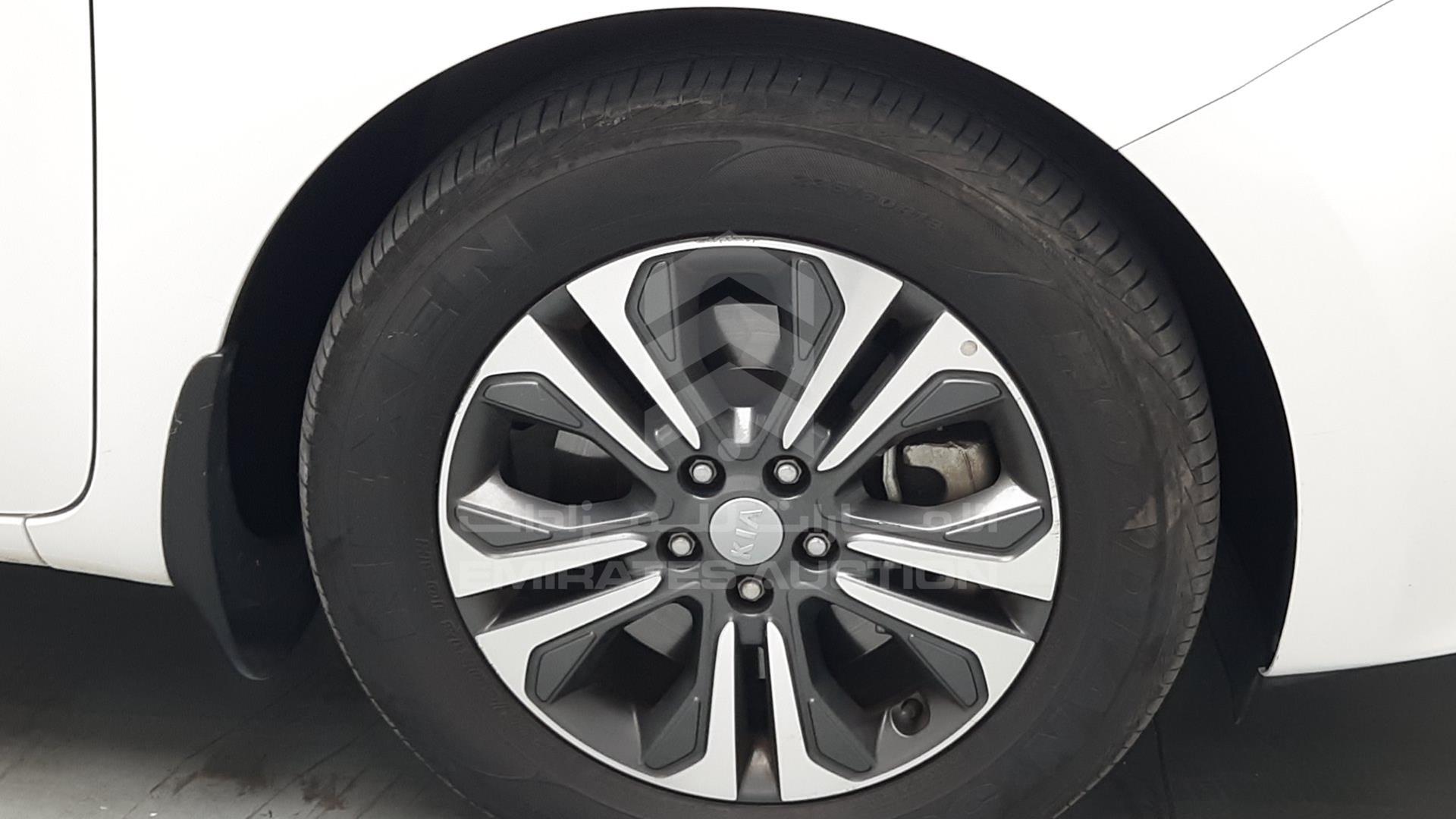 2019 KIA CARNIVAL VIN: KNHMF37ABKS490799