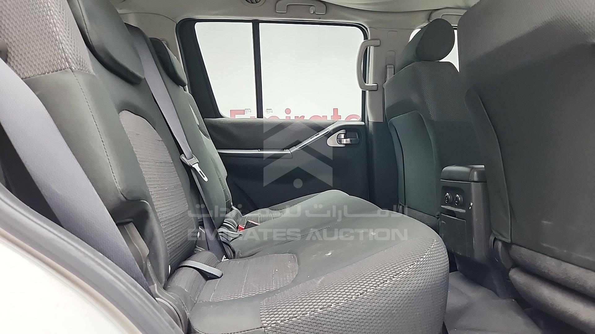 2015 NISSAN PATHFINDER VIN: VSKLR11A1FA579582
