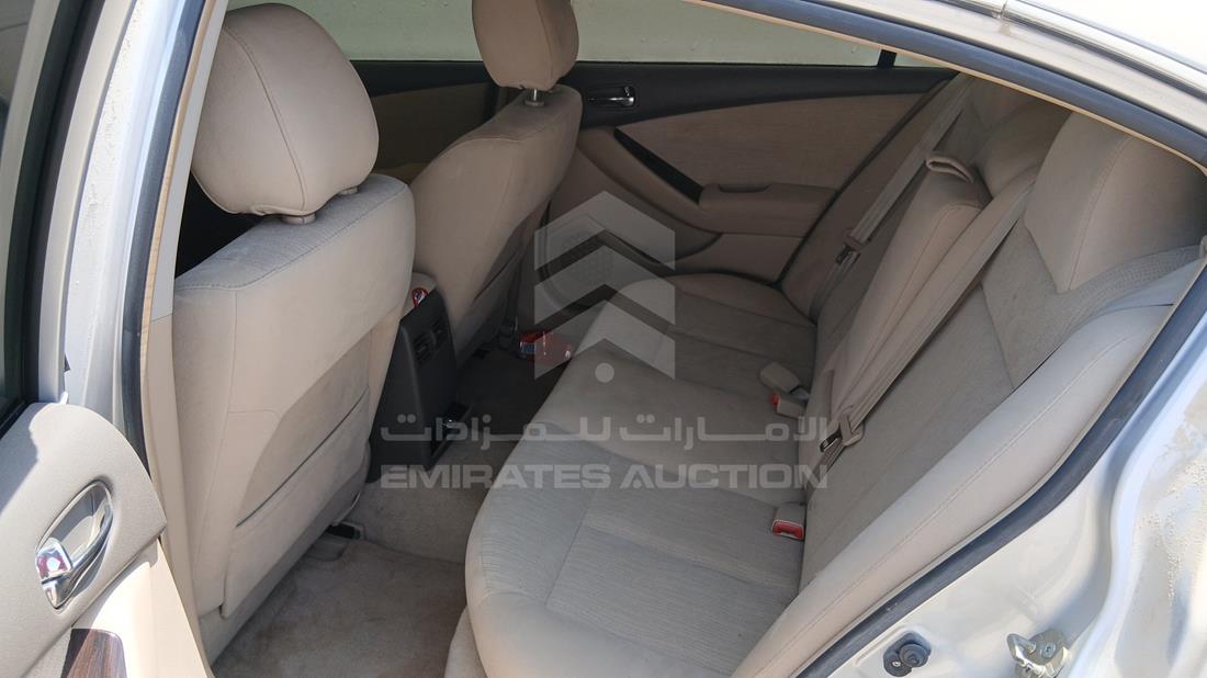 نيسان التيما 2011 — زاوية الراكب الخلفي اليسرى — صورة 20