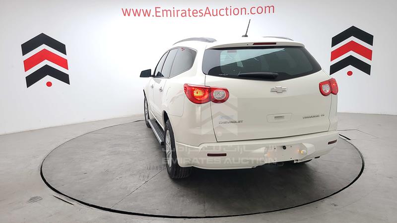 1GNKR8ED9CJ235432 Auction: EmiratesAuction Lot: 413741 1GNKR8ED9CJ235432 Chevrolet Traverse 2012 WHITE Photo 10