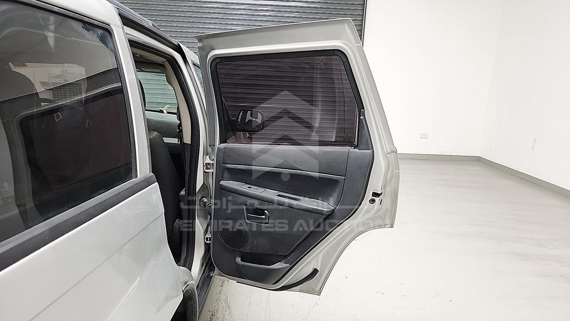2008 JEEP GRAND CHEROKEE VIN: 1J8GC48K98Y125961