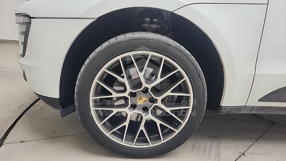 2017 Porsche Macan — Front Left Tyre — Photo 39