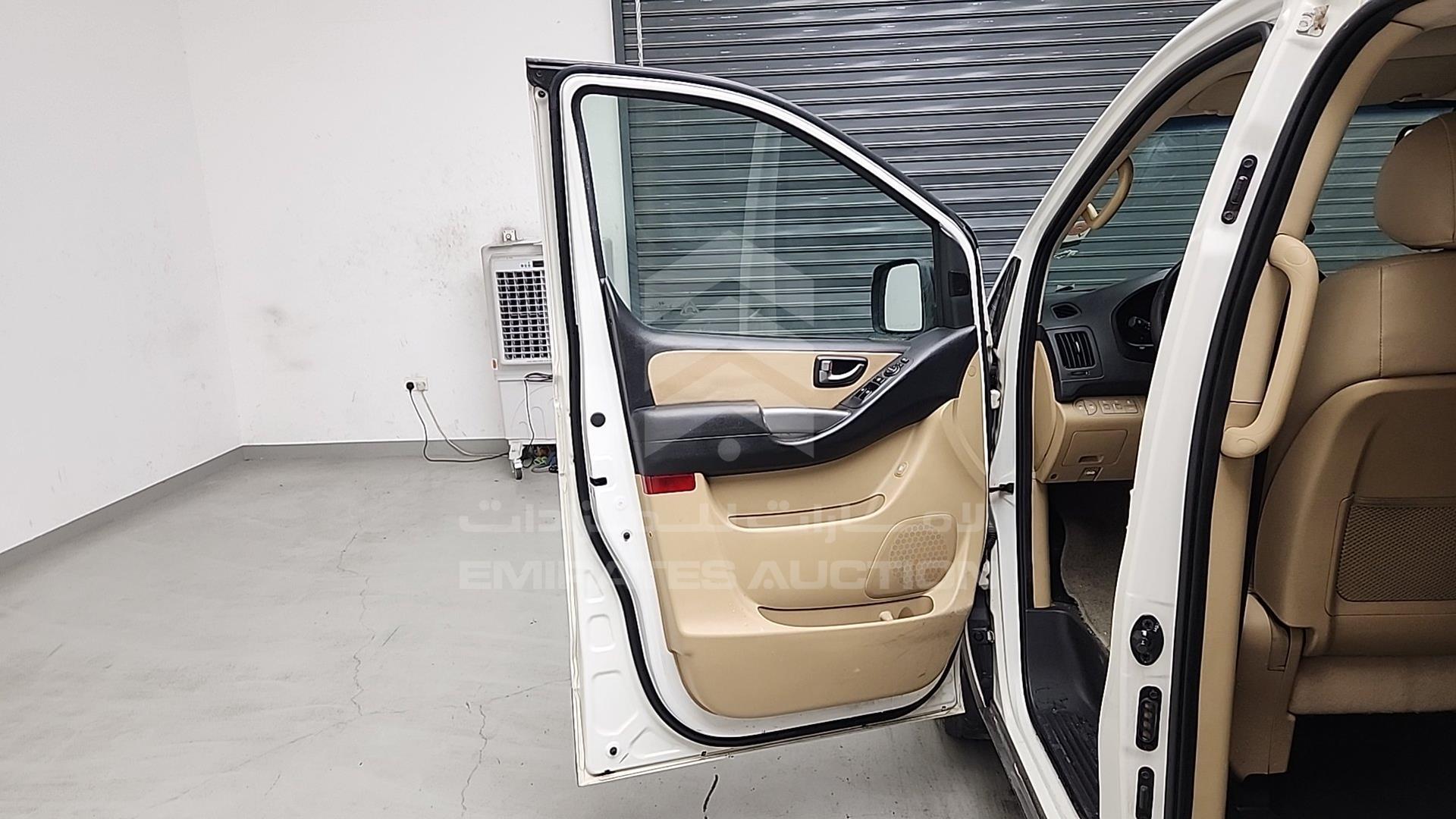 2018 HYUNDAI H1 VIN: KMJWA37R0JU946956