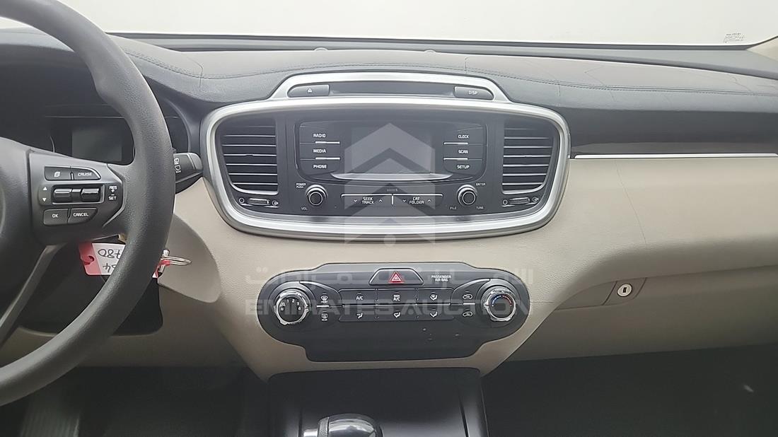 2016 Kia Sorento — Entertainment Systems & Camera Monitor & Navigation — Photo 11