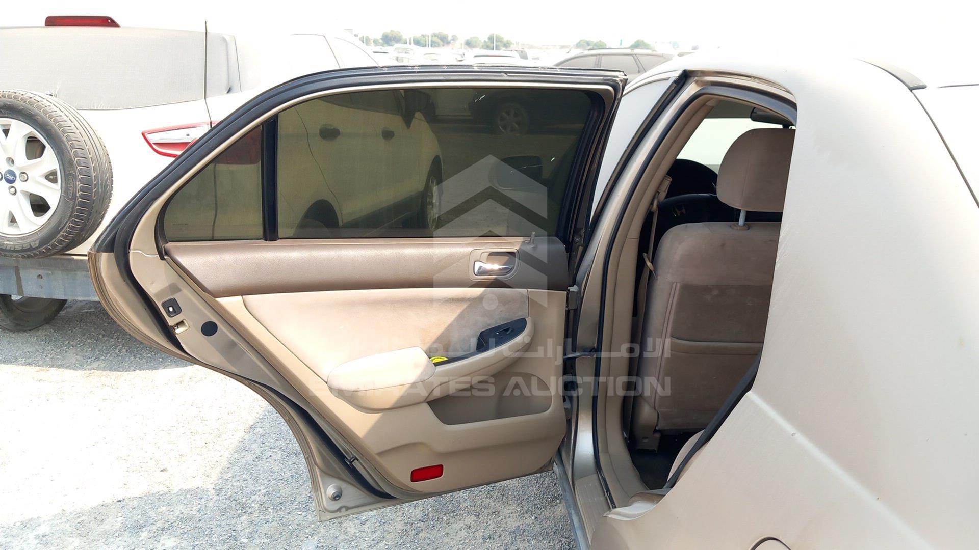 2005 HONDA ACCORD VIN: JHMCM56585C401155