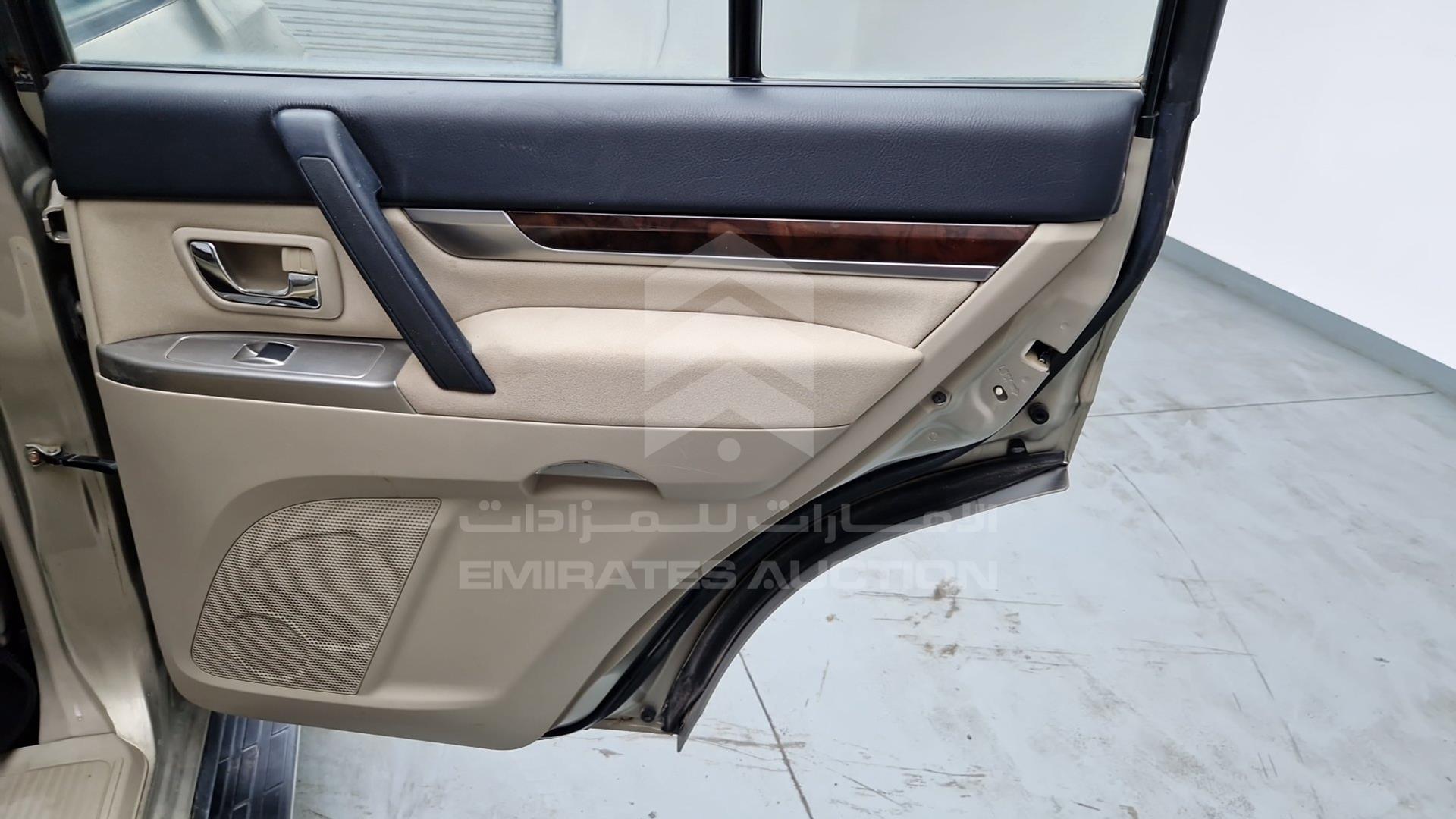2013 MITSUBISHI PAJERO VIN: JMYLRV95WDJ704393