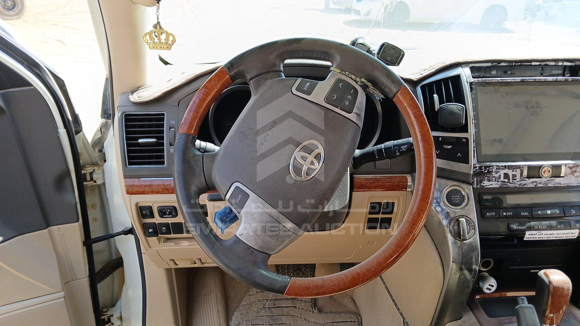 2015 TOYOTA LAND CRUISER VIN: JTMHY05J1F4035936