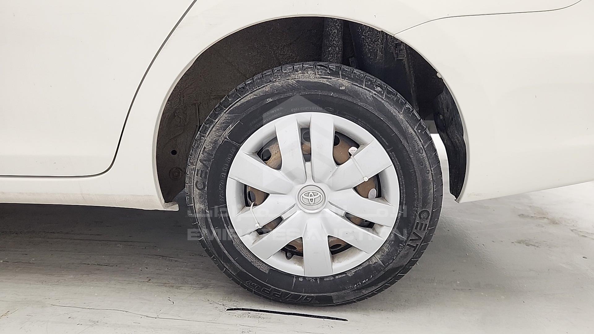 2011 TOYOTA YARIS VIN: JTDBW9234B4052200
