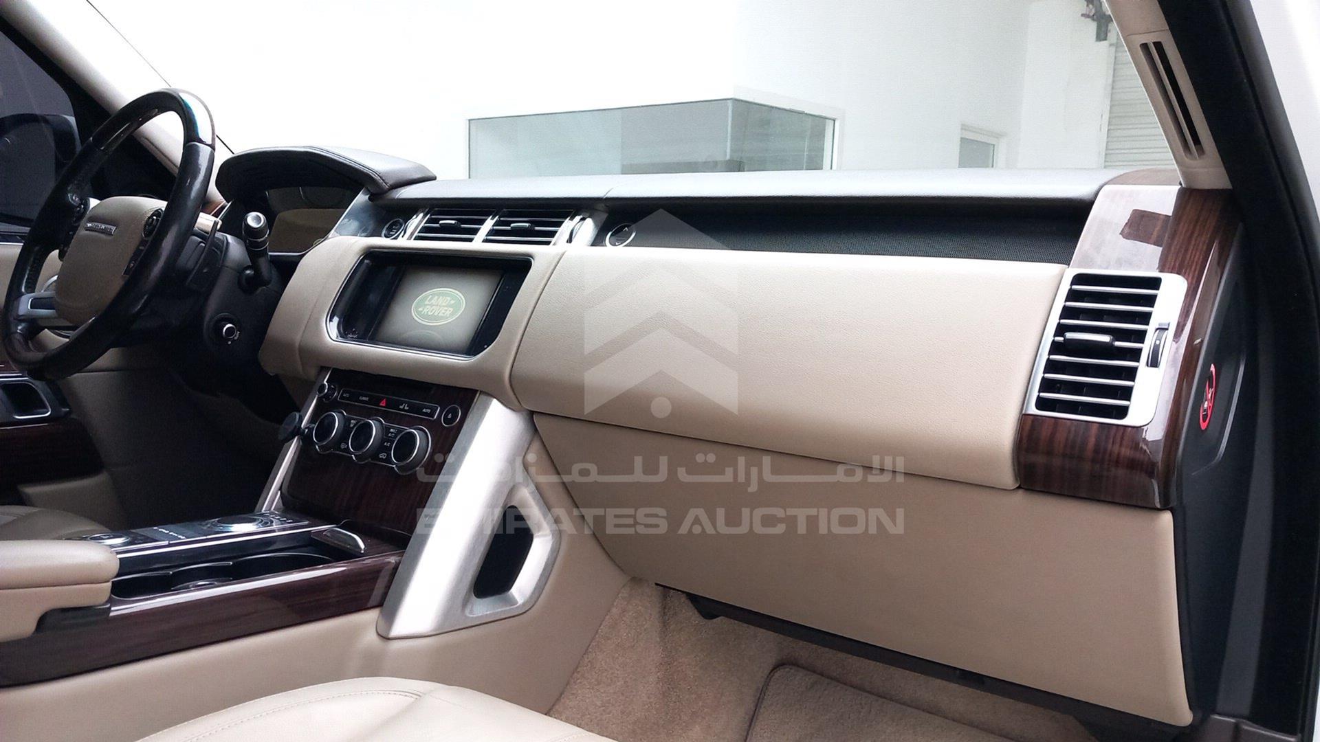 2015 RANGE ROVER VOGUE VIN: SALGA2DF3FA220010