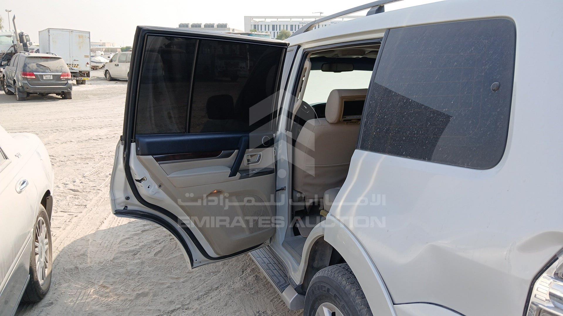 2014 MITSUBISHI PAJERO VIN: JMYLRV95WEJ709535